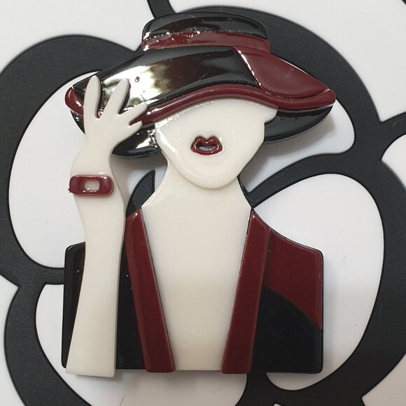 Women in Hat Classic Acrylic Brooch Pin Fashion Women Jewelry Accessory Gift - Picture 1 of 3